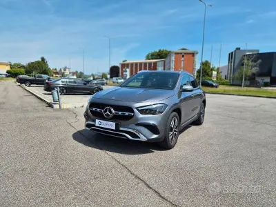 Käytetty Mercedes GLA180 Advanced Plus 136 HP (100 kW) 2023 Harmaa Katumaasturi