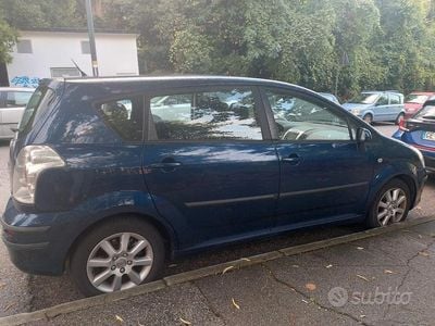 Usata Toyota Corolla Verso 129 CV (94 kW) 2005 Blu/azzurro Monovolume