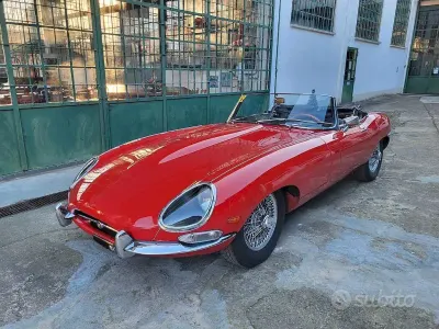 Usata Jaguar E-Type 265 CV (194 kW) 1960 Rosso Cabrio