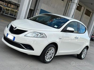 usata Lancia Ypsilon 1.2 benzina neopatentati garanzia