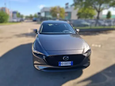 Nuova Mazda 3 140 CV (102 kW) 2026 Machine grey Berlina