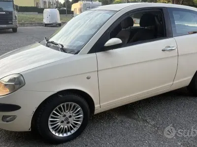 Usata Lancia Ypsilon 69 CV (50 kW) 2004 Giallo Utilitaria