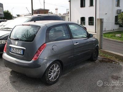Usata Lancia Ypsilon 95 CV (69 kW) 2004 Grigio Utilitaria