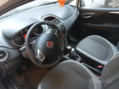 Usata Fiat Punto 85 CV (62 kW) 2012 Grigio Utilitaria