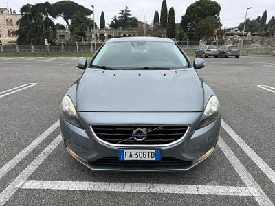 Usata Volvo V40 Momentum 120 CV (88 kW) 2015 Grigio Berlina