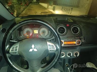 Usata Mitsubishi Colt 90 CV (66 kW) 2010 Bianco Utilitaria