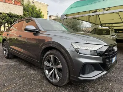 Usata Audi Q8 Sport 231 CV (169 kW) 2019 Grigio SUV
