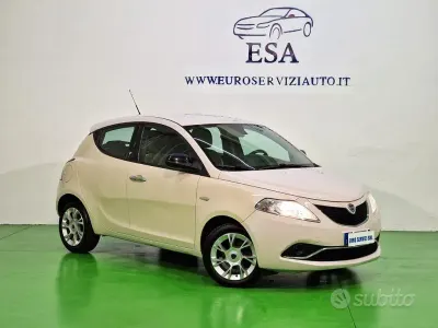 Usata Lancia Ypsilon Platinum 69 CV (50 kW) 2017 Bianco Utilitaria