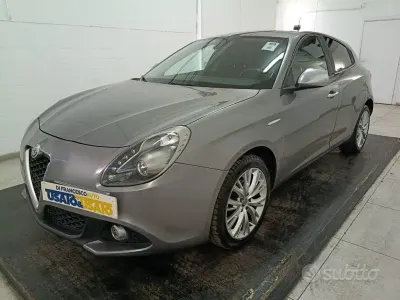 Usata Alfa Romeo Giulietta Super 120 CV (88 kW) 2017 Grigio metallizzato Utilitaria