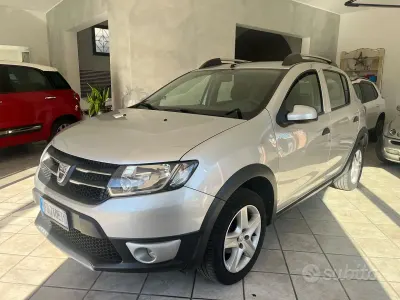 Gebraucht Dacia Sandero Stepway 90 PS (66 kW) 2016 Grau Limousine