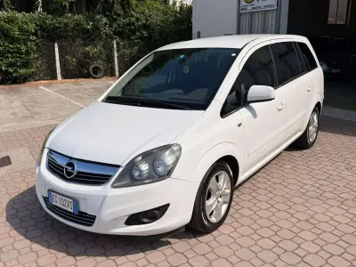 Usata Opel Zafira Edition 125 CV (91 kW) 2011 Bianco Monovolume