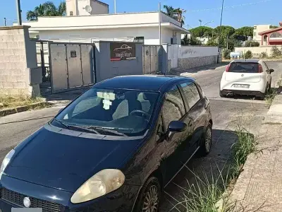 Usata Fiat Grande Punto 75 CV (55 kW) 2006 Bluazzurro Utilitaria