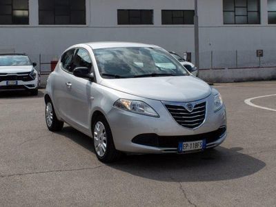 usata Lancia Ypsilon 1.2 69 CV 5 porte Silver