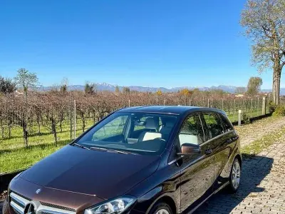 Usata Mercedes B180 Premium 109 CV (80 kW) 2015 Marrone Utilitaria