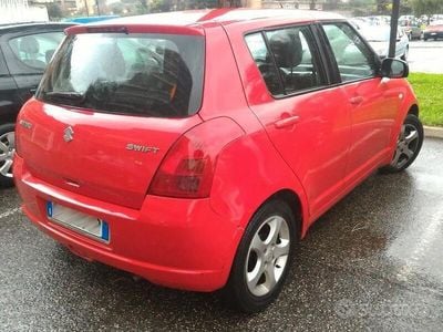Usata Suzuki Swift 92 CV (67 kW) 2005 Rosso Utilitaria