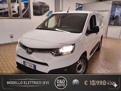 Begagnad Toyota Proace City City 100 kW (136 HK) 2022 Vit Minibuss