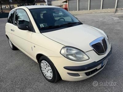 Usata Lancia Ypsilon 80 CV (58 kW) 2003 Giallo Utilitaria