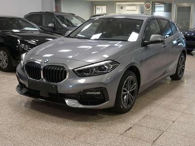 Begagnad BMW 118 Sport Line 136 HK (100 kW) 2024 Silver Halvkombi