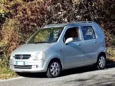 Usata Opel Agila 75 CV (55 kW) 2003 Grigio Monovolume