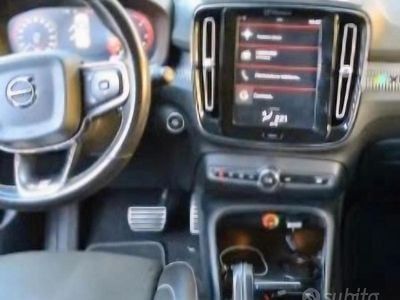 Usata Volvo XC40 R-Design 190 CV (139 kW) 2019 Grigio SUV