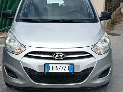 Usata Hyundai i10 Comfort 69 CV (50 kW) 2011 Argento Utilitaria