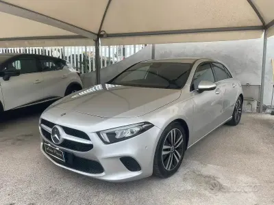 Usata Mercedes A180 Business 116 CV (85 kW) 2019 Grigio Berlina