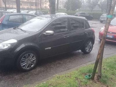 Usado Renault Clio II 101 CV (74 kW) 2011 Negro Berlina