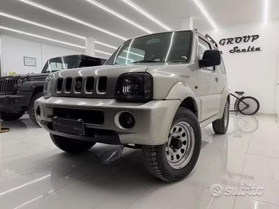 Usata Suzuki Jimny 86 CV (63 kW) 2005 Grigio SUV