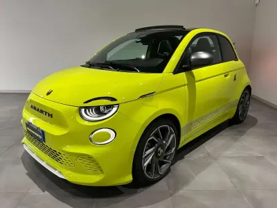 Usata Abarth 500C Scorpionissima 114 kW (155 CV) 2023 Giallo fluo Cabrio