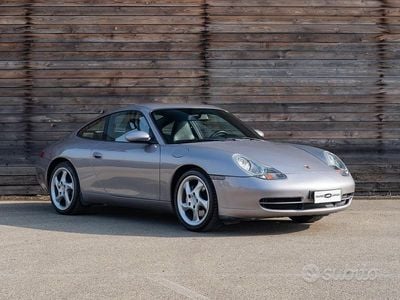 Usata Porsche 911 Carrera 4 300 CV (220 kW) 2000 Meridian grey metallic Coupé