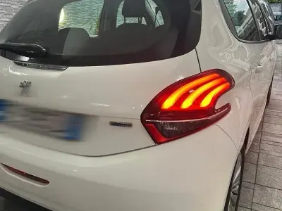 Usata Peugeot 208 2017 Bianco Utilitaria