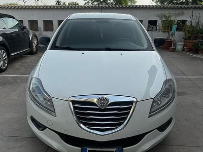 Usata Lancia Delta 120 CV (88 kW) 2015 Bianco Utilitaria