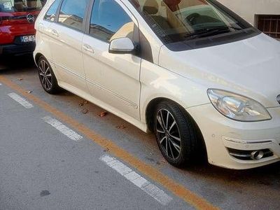Käytetty Mercedes B180 109 HP (80 kW) 2009 Tila-auto