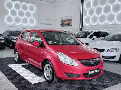 Usata Opel Corsa Cosmo 80 CV (58 kW) 2009 Rosso Utilitaria