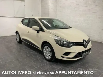 Usata Renault Clio IV 90 CV (66 kW) 2017 Beige Berlina