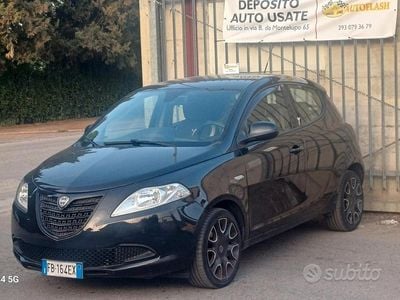 Usata Lancia Ypsilon Gold 69 CV (50 kW) 2015 Nero Utilitaria