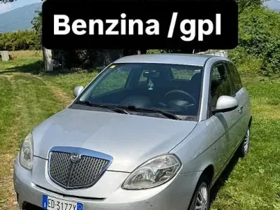 Usata Lancia Ypsilon 77 CV (56 kW) 2011 Grigio Utilitaria