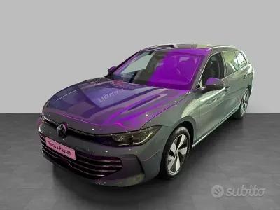 Usata VW Passat Business 150 CV (110 kW) 2024 Mariposite green metalizzato Station wagon