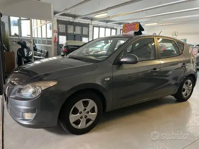 Usata Hyundai i30 Active 109 CV (80 kW) 2010 Grigio Berlina