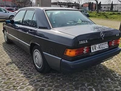 Usata Mercedes 190 105 CV (77 kW) 1992 Grigio Berlina