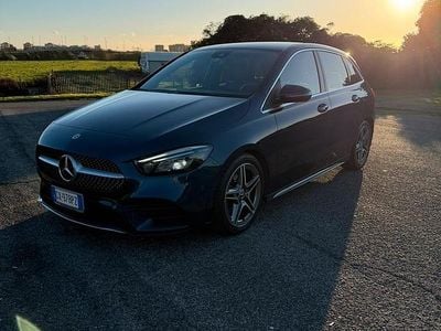 Gebraucht Mercedes B180 AMG line 136 PS (100 kW) 2024 Blau Van / Kleinbus