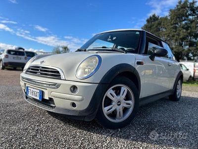 Usata Mini ONE 75 CV (55 kW) 2004 Beige Utilitaria