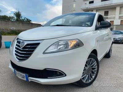 Usata Lancia Ypsilon 95 CV (69 kW) 2013 Bianco Utilitaria