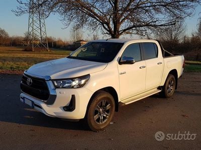 Usata Toyota HiLux Lounge 150 CV (110 kW) 2020 Bianco Pick-up