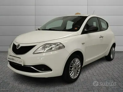 Usata Lancia Ypsilon Silver 69 CV (50 kW) 2017 Bianco Utilitaria