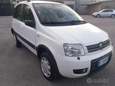 Usata Fiat Panda 4x4 Climbing 60 CV (44 kW) 2005 Bianco Utilitaria