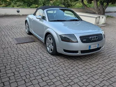 Usata Audi TT Roadster 225 CV (165 kW) 2000 Grigio Cabrio