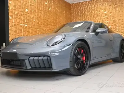Nuova Porsche 911 Targa 4 541 CV (397 kW) 2026 Grigio Cabrio