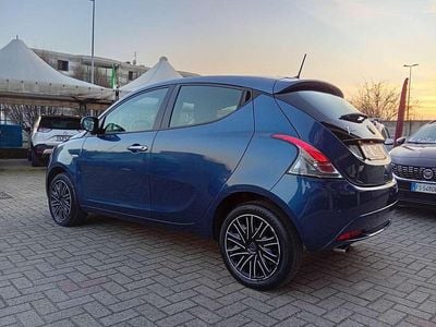 Usata Lancia Ypsilon Gold 69 CV (50 kW) 2022 Blu/azzurro Utilitaria