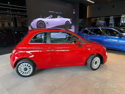 Usata Fiat 500 Dolcevita 69 CV (50 kW) 2023 Rosso metallizzato Utilitaria